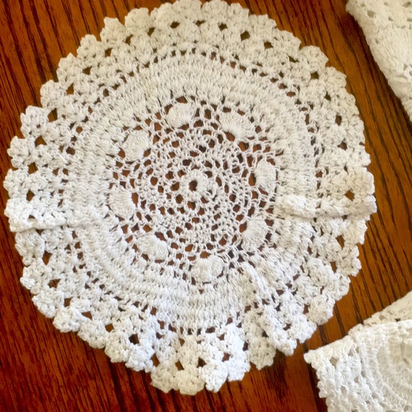 HANDMADE  Crochet Round Cotton Lace Table Doilies White Set of 5 - Picture 4 of 5
